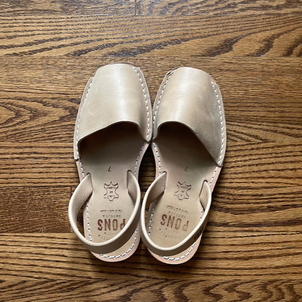 Avarcas Pons Sandals in Tan